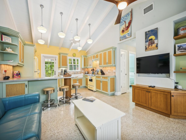 Holmes Beach One Bedroom Vacation Cottage With Private Pool
